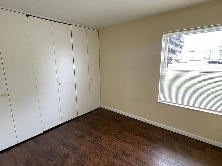 Abbott Acres Apartments — Photo 35