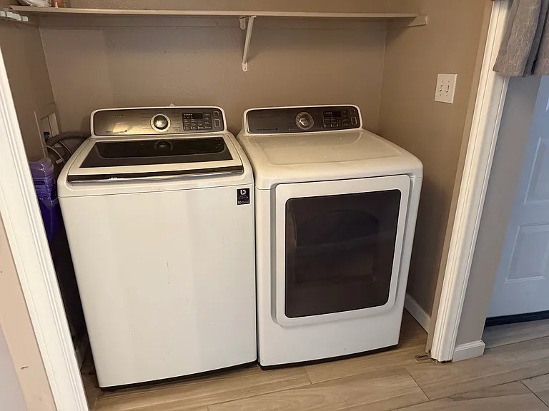 Washer Dryer may be removed if tenant requires.