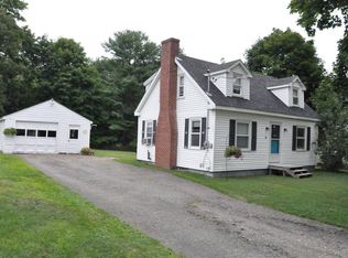 40 Pleasant St, Hampden, ME 04444