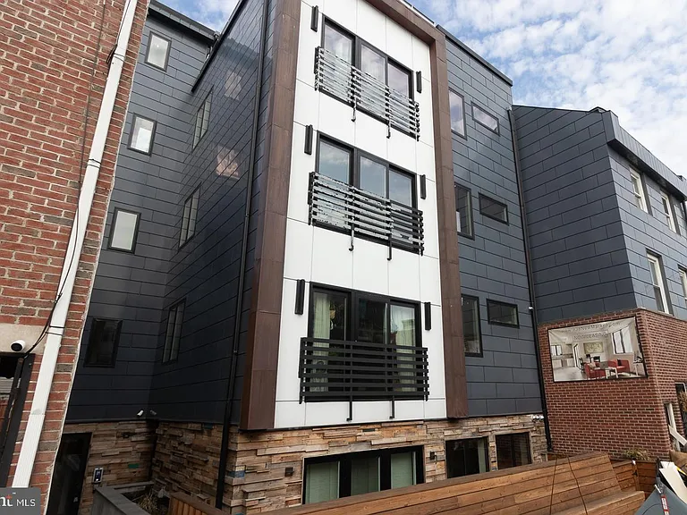 938 New Market St #304 — Photo 18