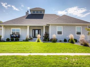 240 Indian Ridge Dr, Waukee, IA 50263