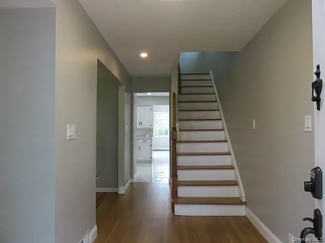 10 Elderwood Ln — Photo 8