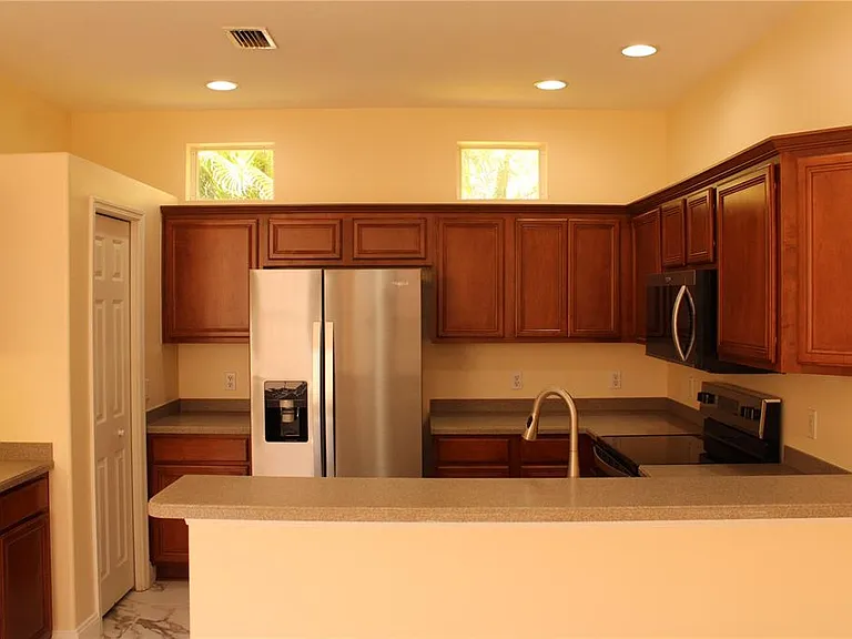 7803 33rd St E — Photo 2