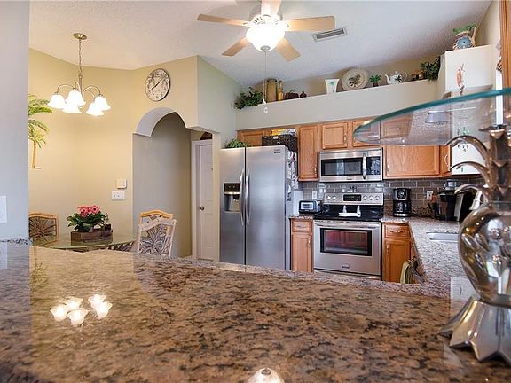 5th image of 1615 Shady Oaks Dr