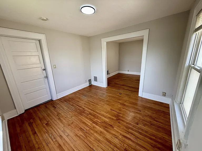 1919-21 Burnet Ave #2 — Photo 5