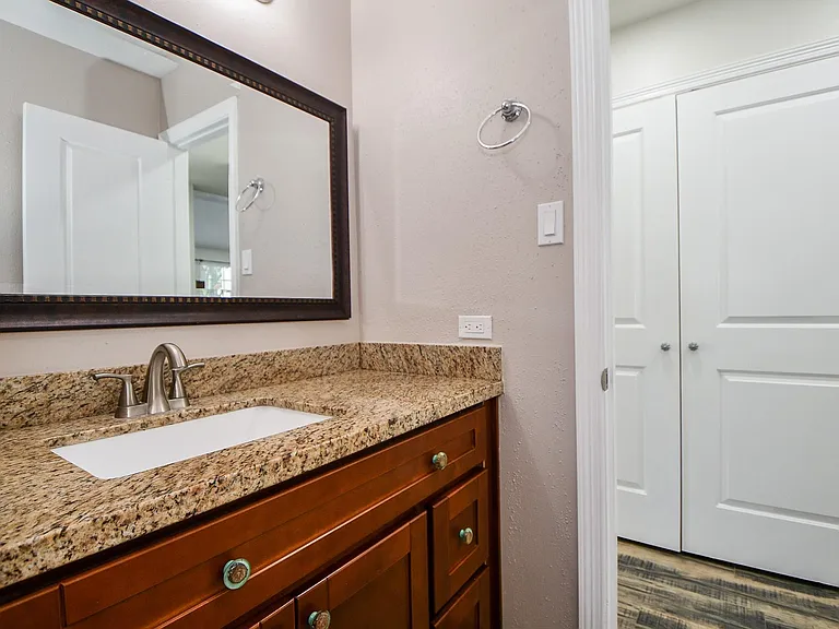 13910 Bonnercrest Dr — Photo 15