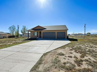 1140 E Dove Creek Dr, Pueblo West, CO 81007