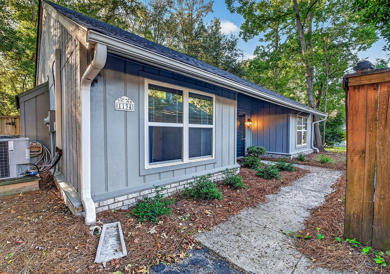 Your Comfortable Retreat in Mount Pleasant — Photo 2