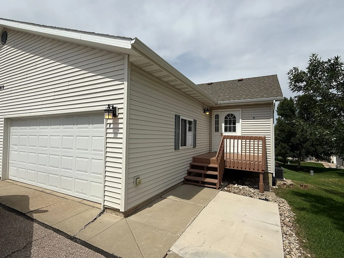 2 Bedroom, 1 Bath Townhome for Rent — Photo 2