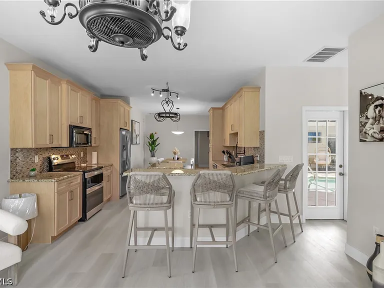 2250 SW 20th Ave — Photo 14