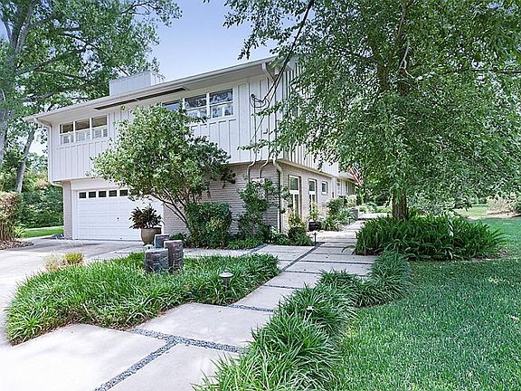4th image of 304 Lakeshore Dr