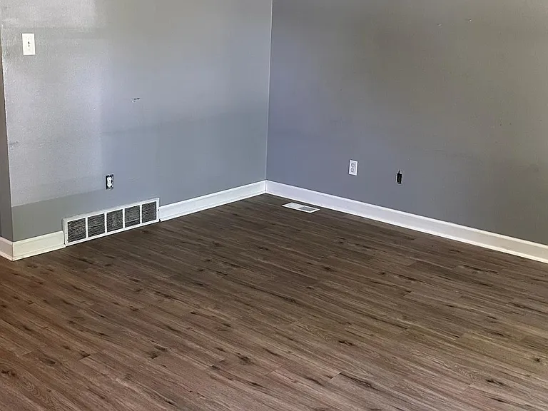 121 E Watrous Ave — Photo 6