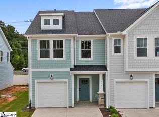 210 Curhill Ln, Simpsonville, SC 29681