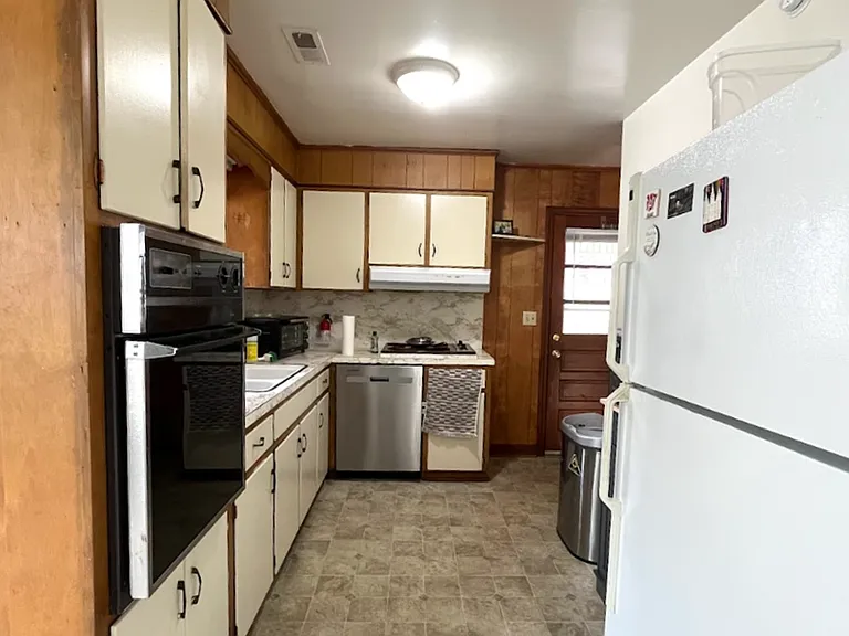 600 Broce Dr — Photo 12