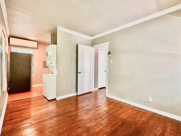 204 E 30th St #103 — Photo 3