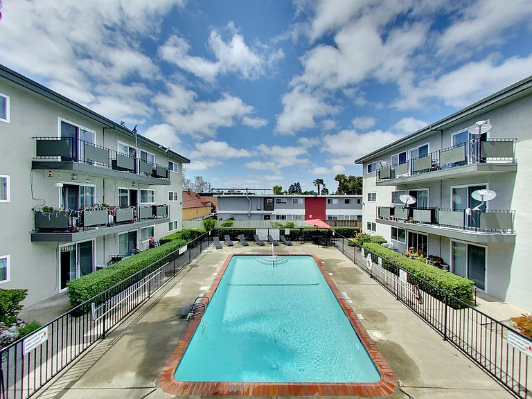 PARKWEST APARTMENTS — Photo 36