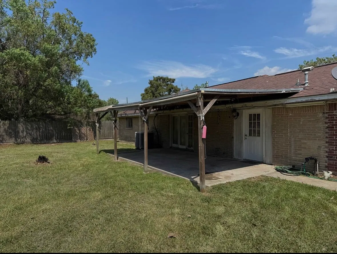 4 bed, 1830 sqft, $2,000 — Photo 1