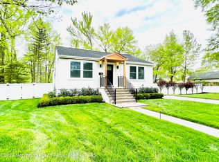 450 Roosevelt Ave, Oakhurst, NJ 07755