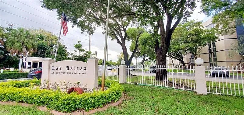 2 bed, 2.0 bath, 908 sqft, $2,100 — Photo 1