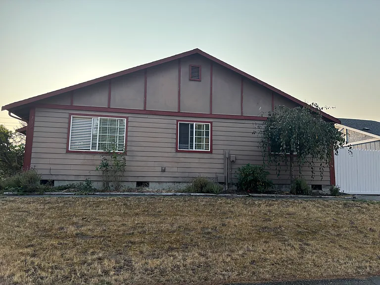 702 Salzburg Ln SE — Photo 7