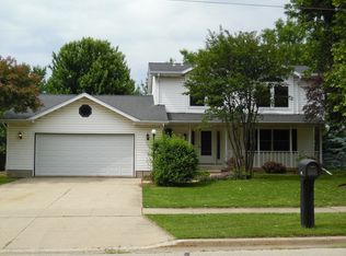 719 Freed Rd, Sycamore, IL 60178