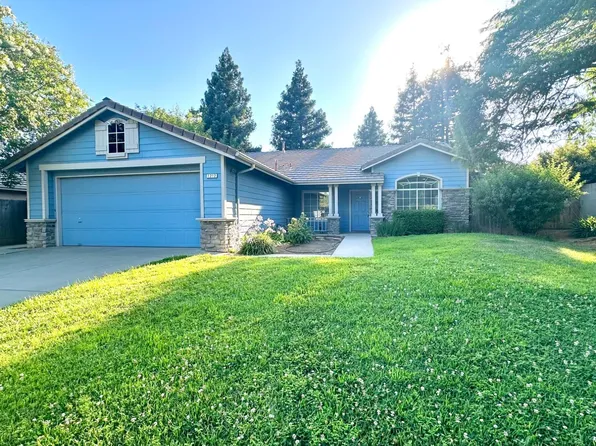 1212 Carson Ave, Clovis, CA 93611
