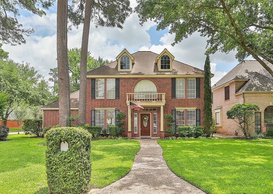 This stately home has wonderful curb appeal!