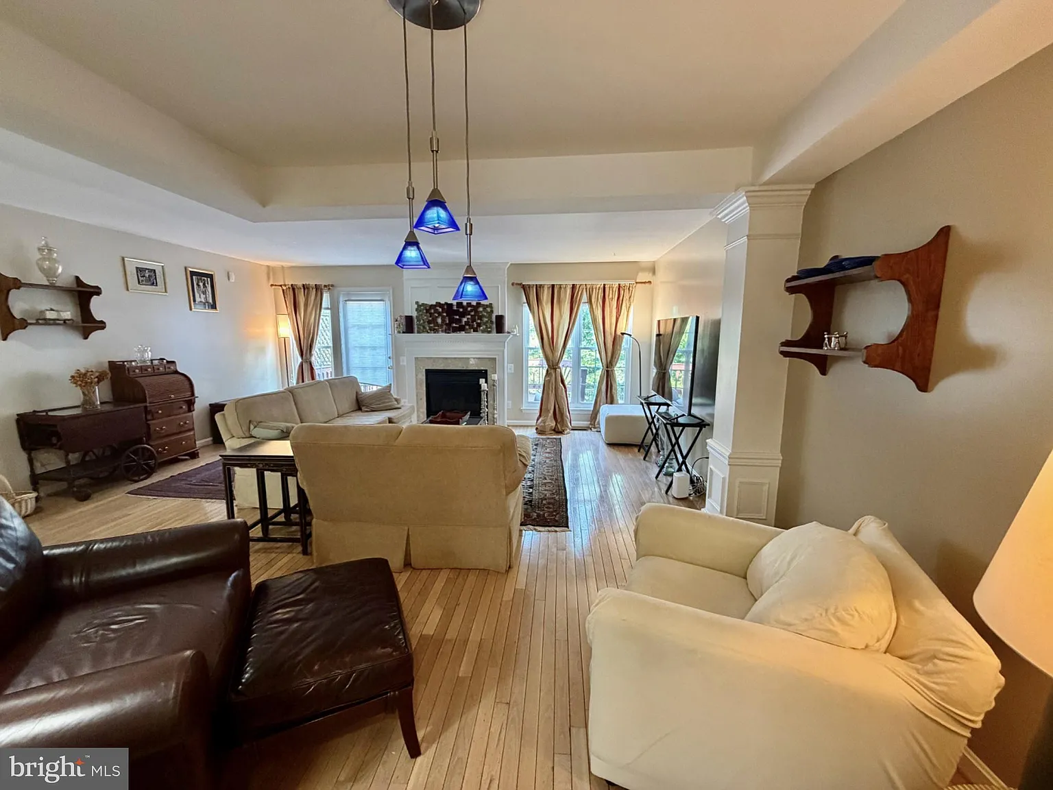 3 bed, 4.0 bath, 2184 sqft, $2,995 — Photo 3