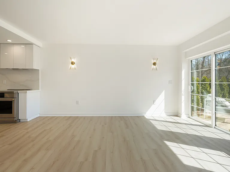 1188 King St #103 — Photo 14