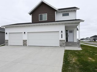 7301 26th St S, Fargo, ND 58104