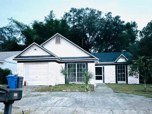 8513 Misty River Ct, Tampa, FL 33637