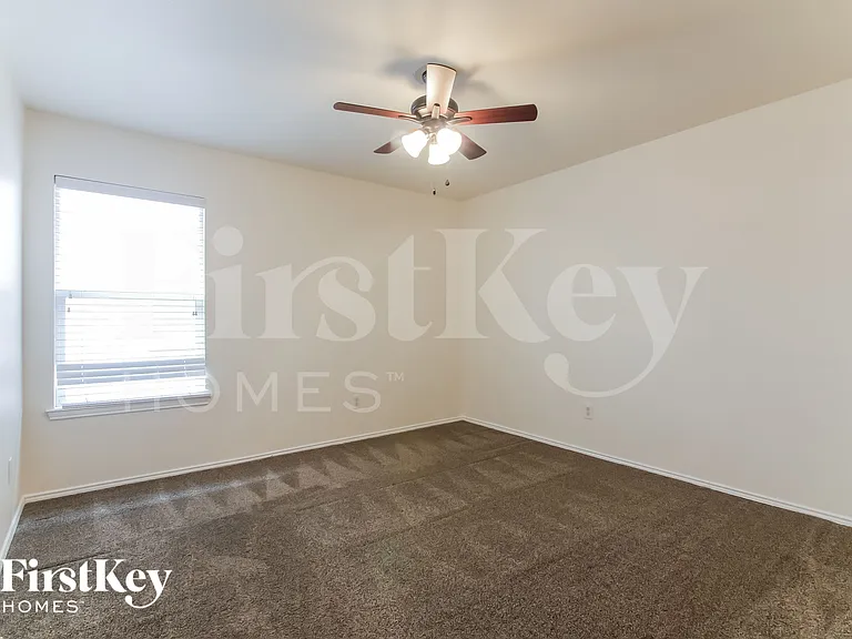 1305 Haley Ln — Photo 11