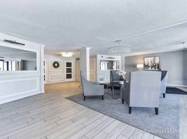 2000 Saint Regis Dr APT 5A, Lombard, IL 60148