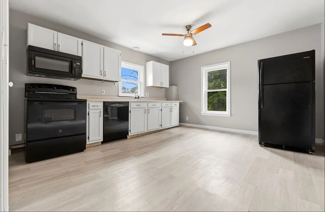 2 bed, 1400 sqft, $2,900 — Photo 2