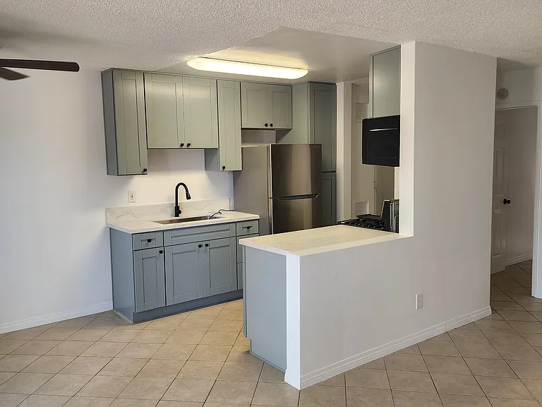 261 E Vermont Ave — Photo 6