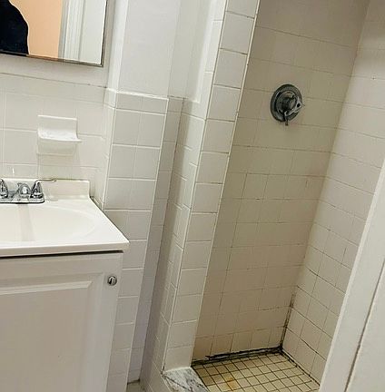 5th image of 37 Inman St #2