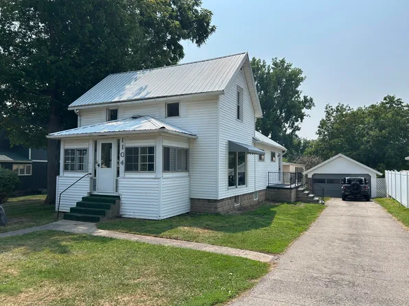 1104 Jordan Lake St, Lake Odessa, MI 48849