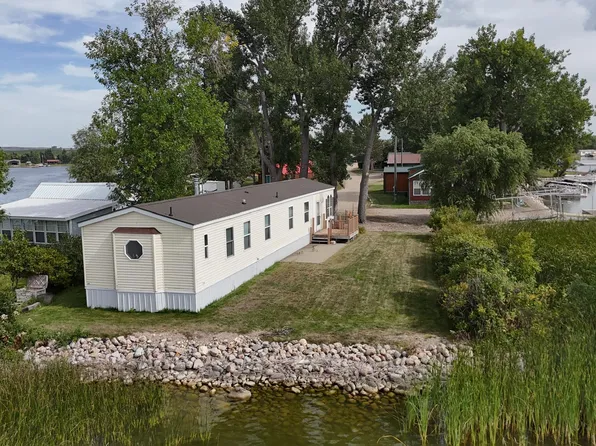 38 Brush Ln, Mercer, ND 58559