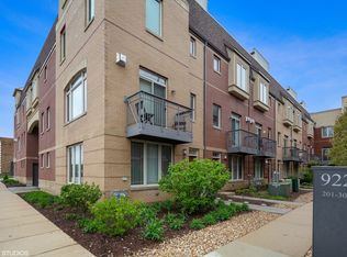 922 Warren Ave #303, Downers Grove, IL 60515
