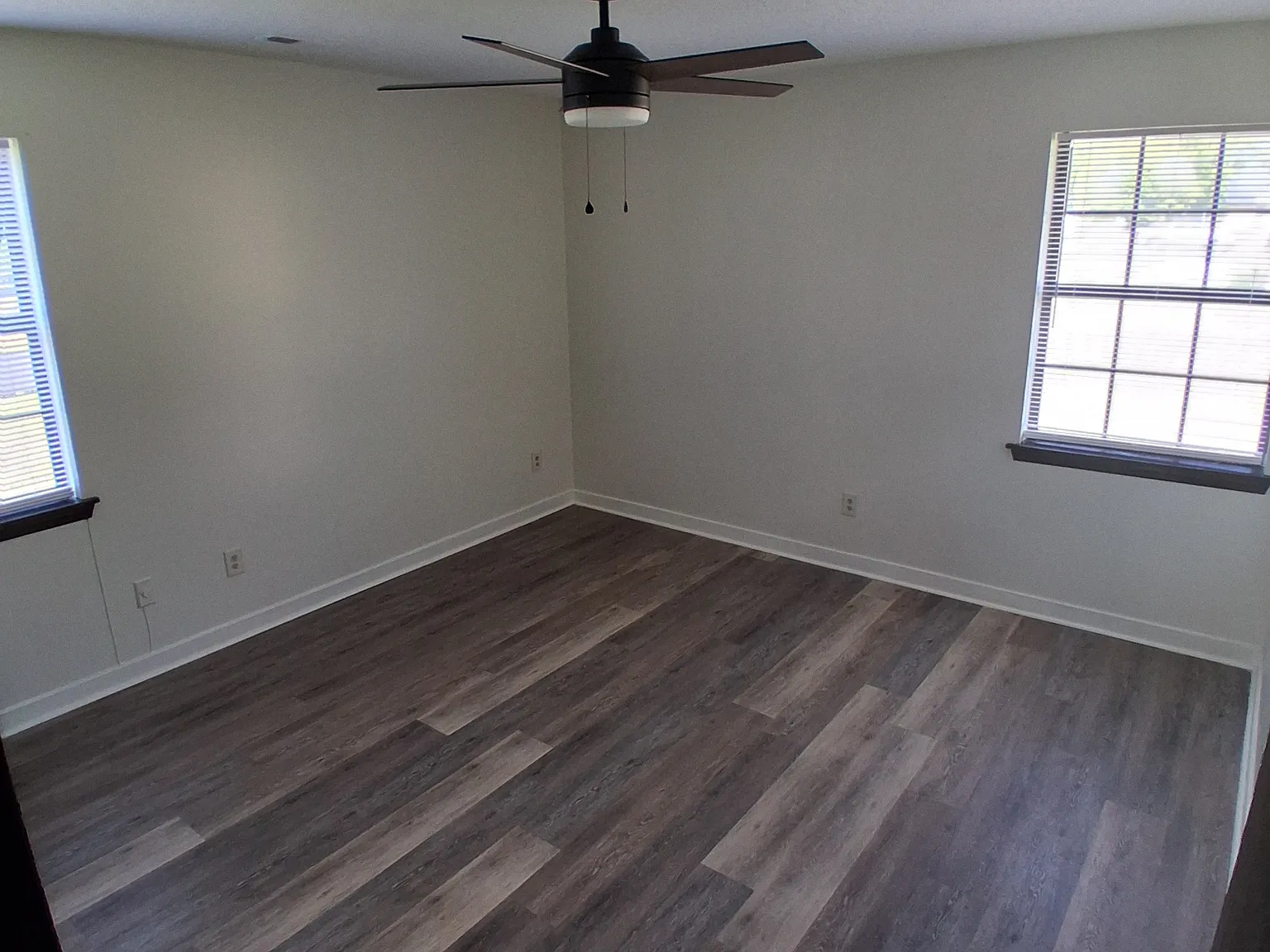 3 bed, 1109 sqft, $1,900 — Photo 2