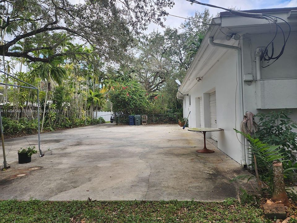 【SALE】ESCOLTA 田代万里生&吉武大地＆結城安浩 2P #7732 6120 SW 80th St, South Miami, FL 33143 | Zillow