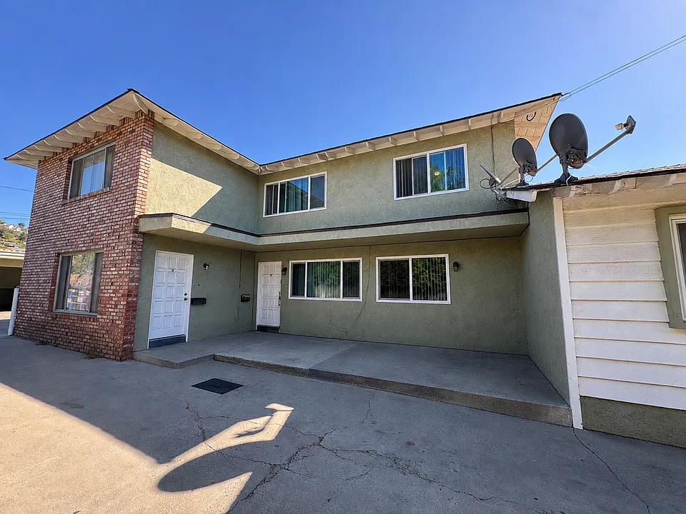 211 E Santa Paula St #B