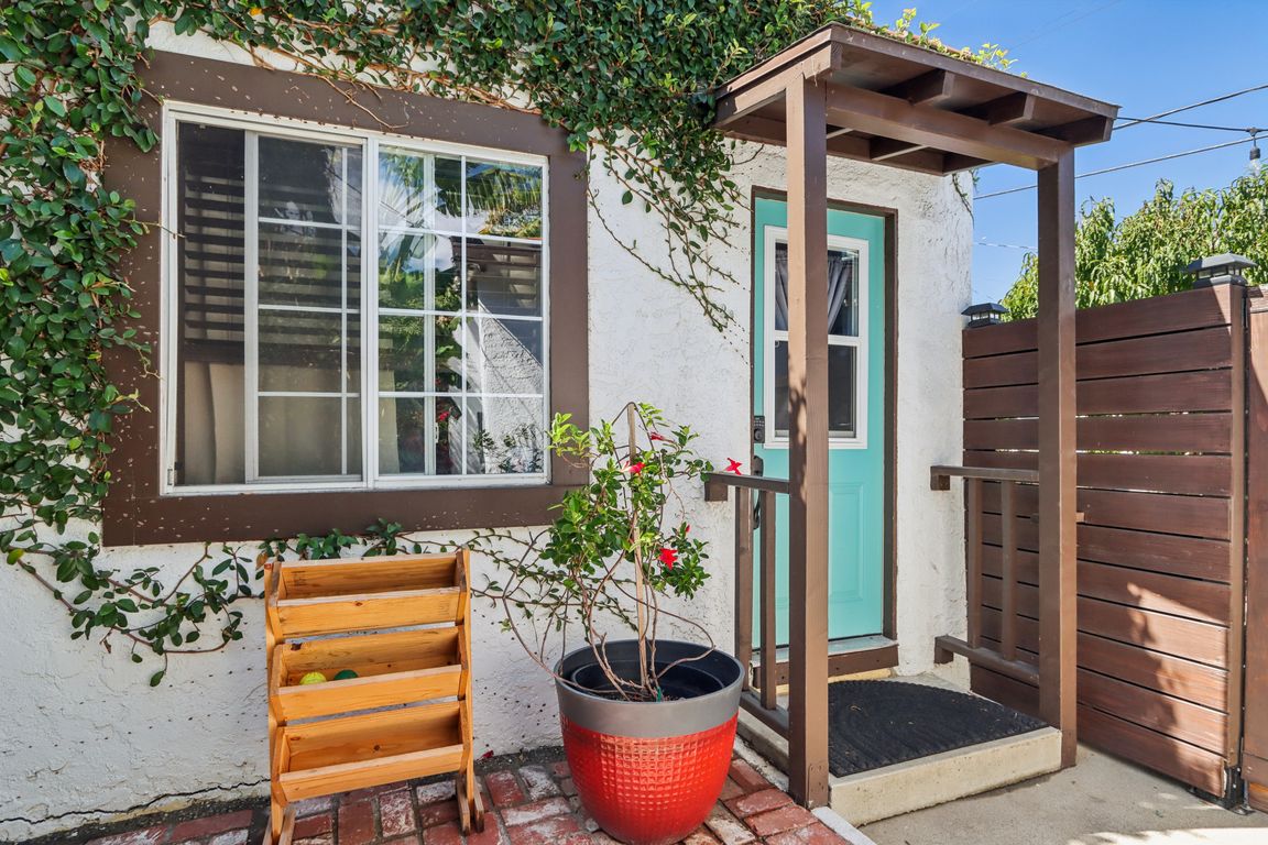 next background image