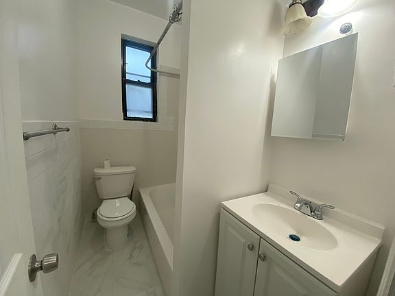 3rd image of 1246 Stratford Ave #2R