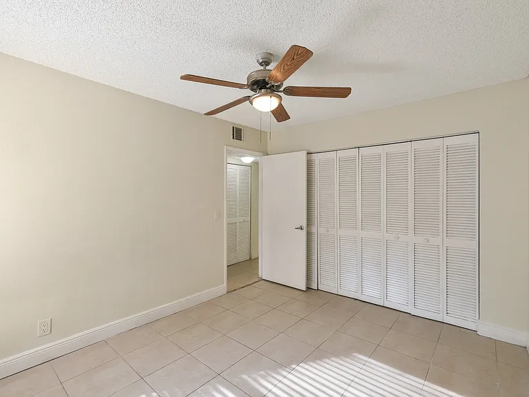 1440 Lake Crystal Dr #B — Photo 13
