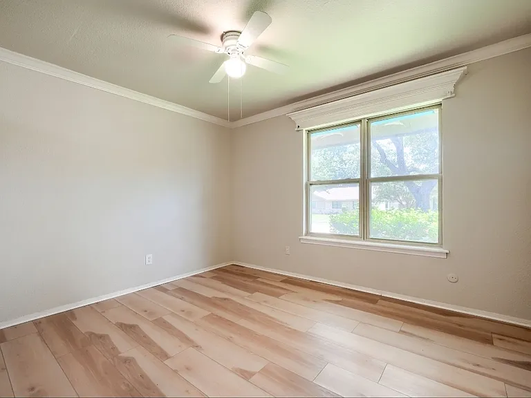 1273 Valencia Ln — Photo 13