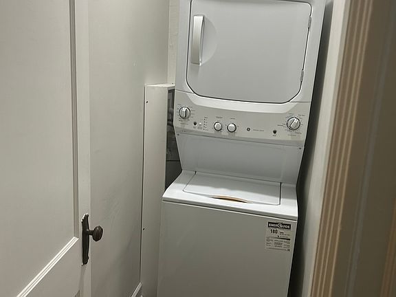 3rd image of 2615 N Hamlin Ave #2