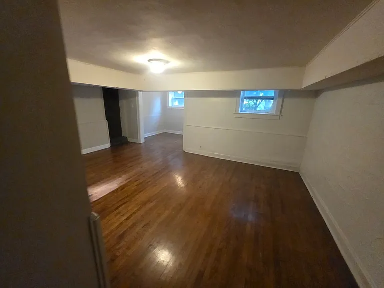 2528 N Maryland Ave — Photo 5