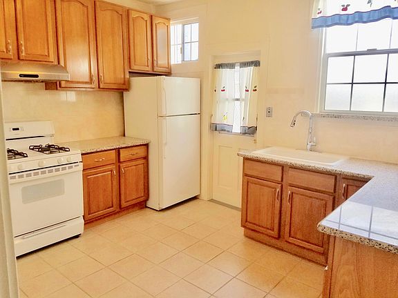 5th image of 243 Avila St