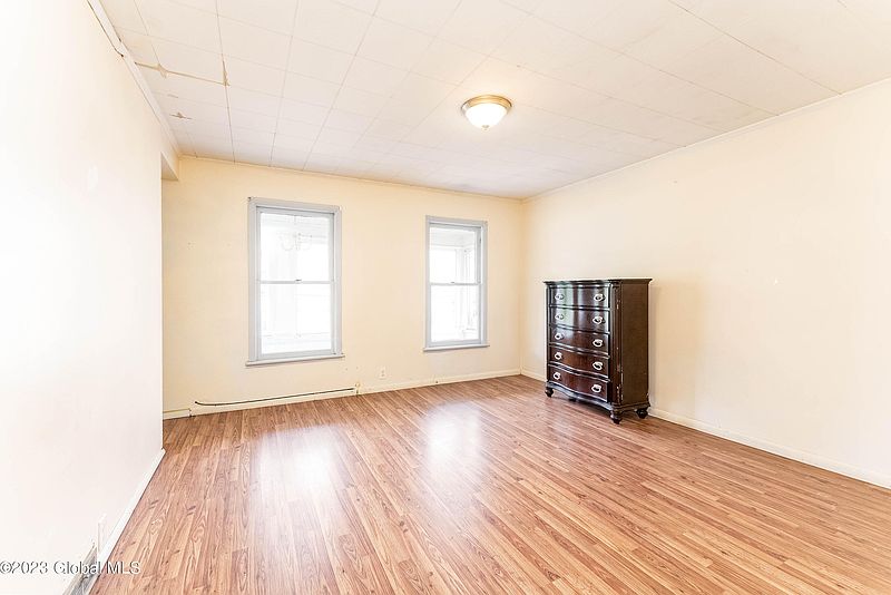 3rd image of 646 Lansing Street